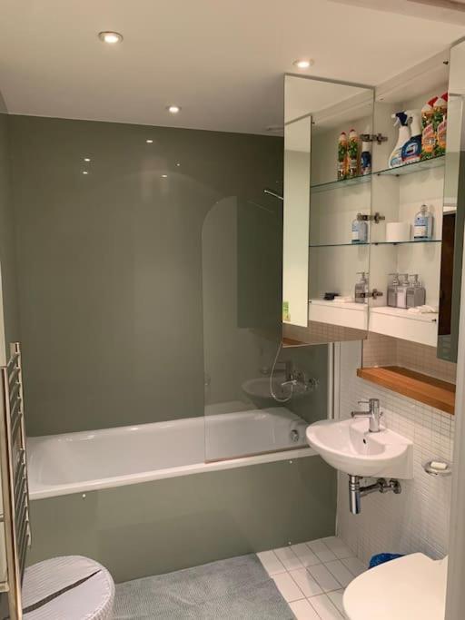 Stunning 2 Bed Flat! Centrally Located In London, Uk! Londres Exterior foto