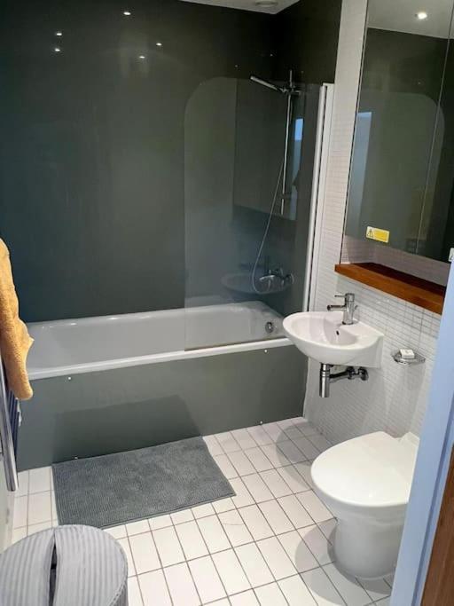 Stunning 2 Bed Flat! Centrally Located In London, Uk! Londres Exterior foto
