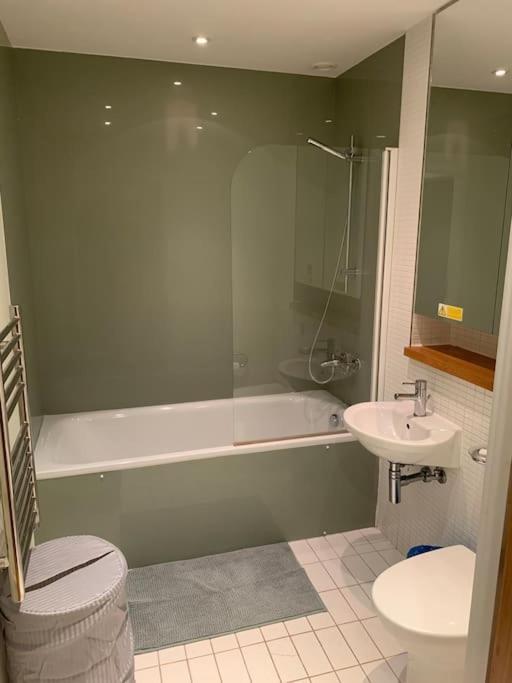 Stunning 2 Bed Flat! Centrally Located In London, Uk! Londres Exterior foto