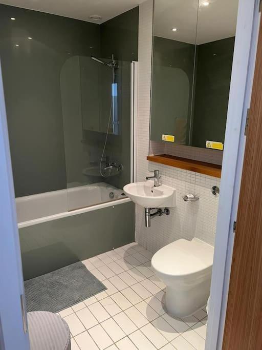 Stunning 2 Bed Flat! Centrally Located In London, Uk! Londres Exterior foto