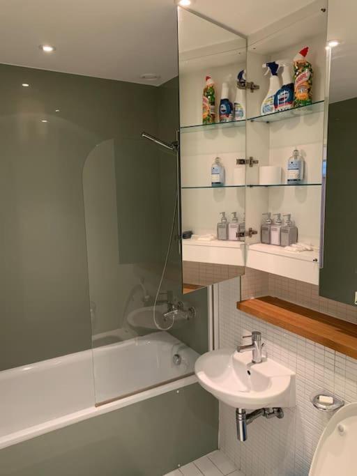 Stunning 2 Bed Flat! Centrally Located In London, Uk! Londres Exterior foto